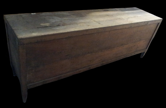 Antica cassa calabrese in legno di amarena del XVIII secolo