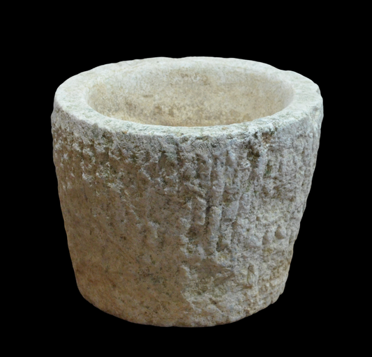 Antico mortaio in pietra dell'800 n54